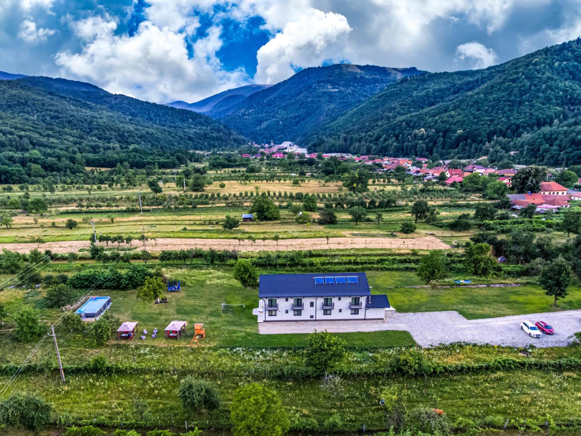 Transalpina Retreat Otel Novaci-Străini Dış mekan fotoğraf
