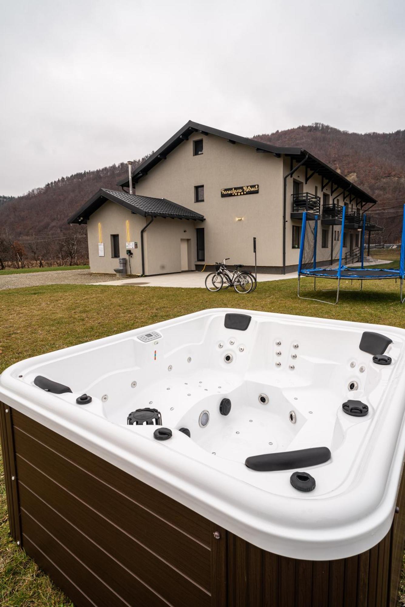 Transalpina Retreat Otel Novaci-Străini Dış mekan fotoğraf